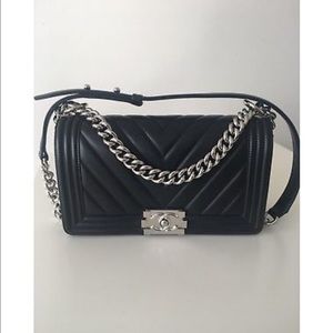 chanel chevron old medium bag